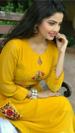 luxury-karachi-escorts-call-amna-khan-03257036570-big-1